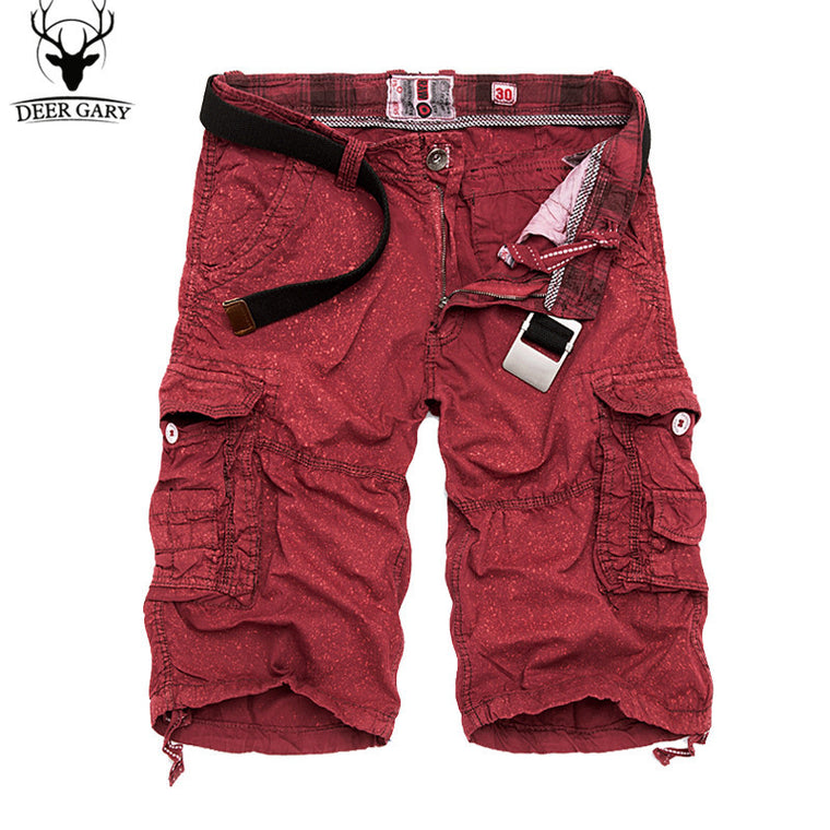 Knee-length multi-pocket cargo shorts